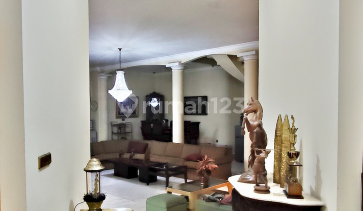 Rumah Hook 2 Lantai Depan Taman di Pondok Indah Bagus 2