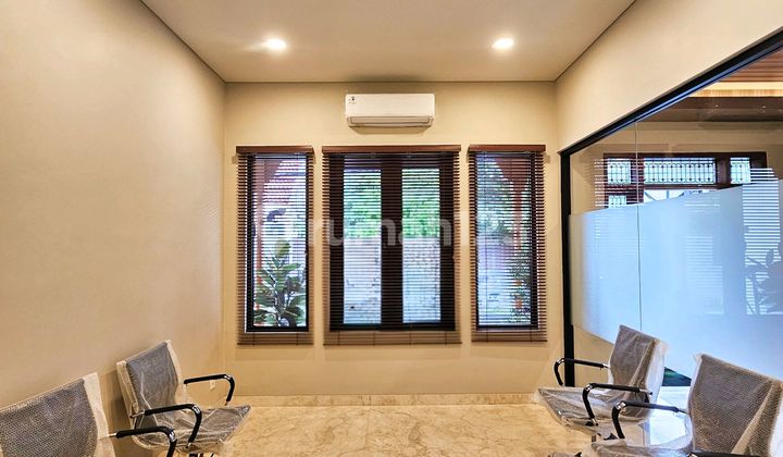Sewa Rumah Classic Brand New di Kebayoran Baru 2