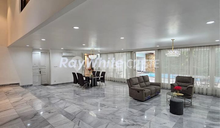 Luxury House in a Complex in Senayan Area Luxury House in a Complex in Senayan Area