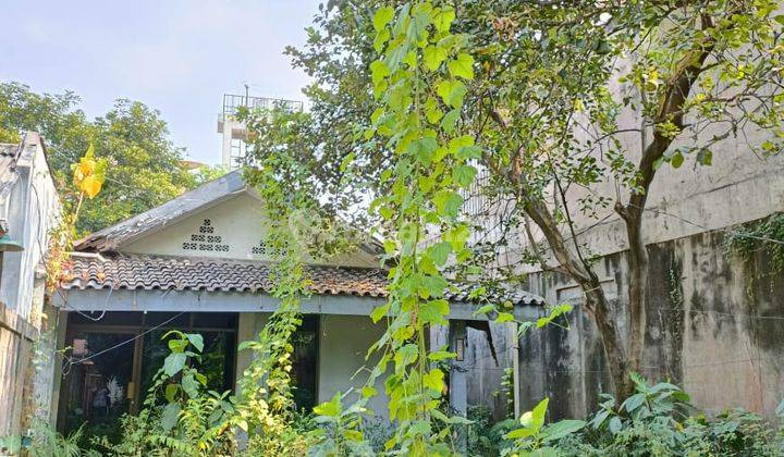 Rumah tua Hitung Tanah di Kebon Nanas Permata Hijau Jakarta Selatan
 1