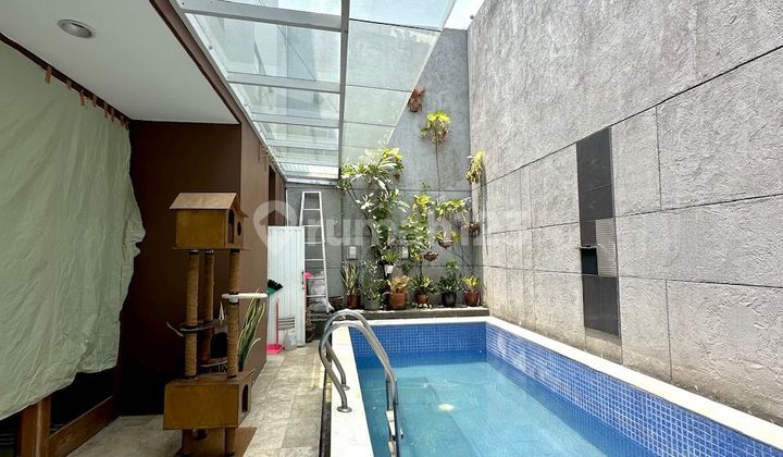 Rumah 4 Kamar Tidur Private Pool dalam Townhouse di Ampera Kemang Jakarta Selatan

 1