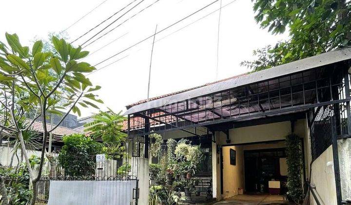 Rumah dalam komplek dekat Taman di Rempoa Ciputat Tangerang Selatan

 1