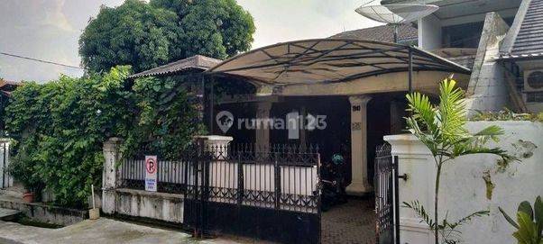 Rumah Lama murah Hitung Tanah di Setiabudi Jakarta Selatan 

 1