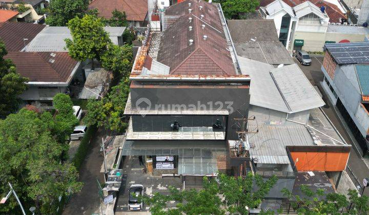 Gedung Komersial 3 Lantai di Kemang Jakarta Selatan

 2