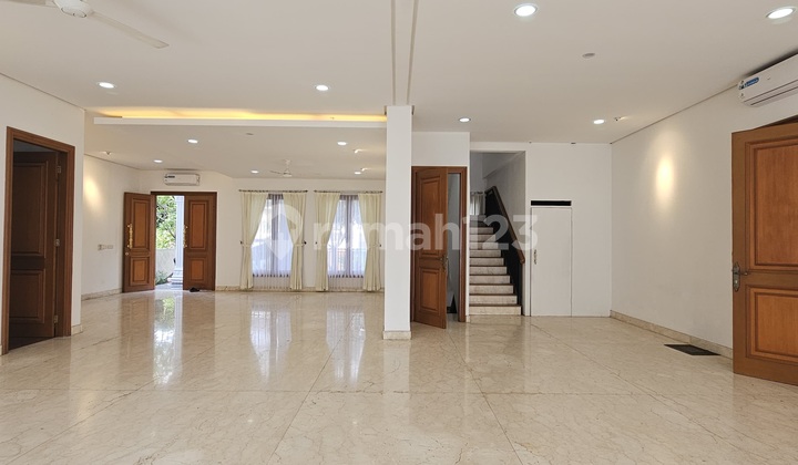 Rumah Besar di Cilandak Siap Disewa 2