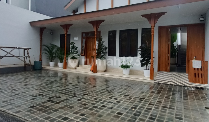 Jual Cepat Rumah Baru Selesai Full Renovasi Desain Klasik di Kebayoran Baru Jakarta Selatan 2