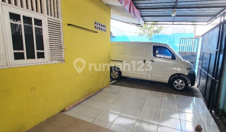 For Sale 1-Story House in Karang Tengah Lebak Bulus, Strategic Location Only 50 Meters from Main Road