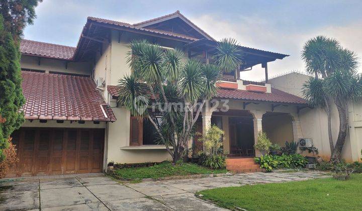 Rumah tropis modern di Cipete Cilandak dekat stasiun MRT 1