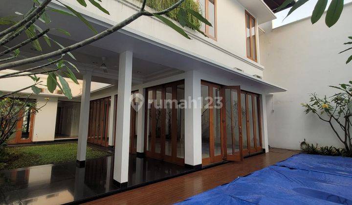 Rumah baru tropis modern di Pondok Indah 2