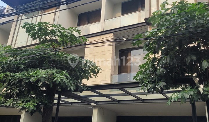 Rumah baru dekat  Kemang Village