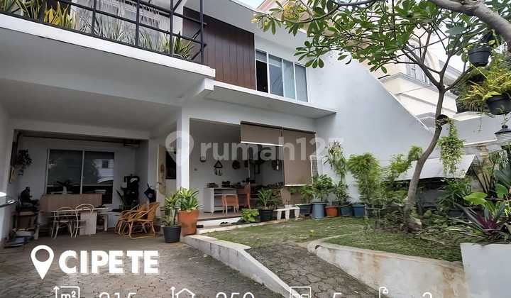 Beautiful House in Cipete Near MRT Station