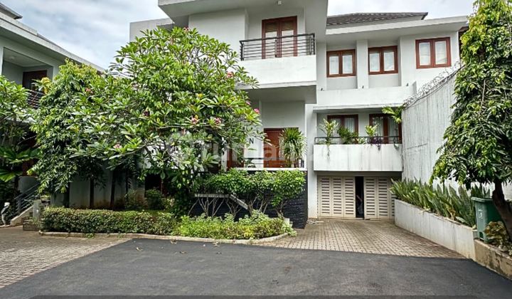 Rumah Cantik Dalam Kompleks Lebak Bulus Dekat Stasiun Mrt