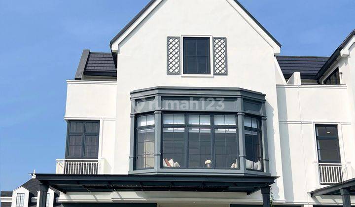 Rumah Mewah 10x15 Attic Room Rooftop Louise Summarecon Serpong 2