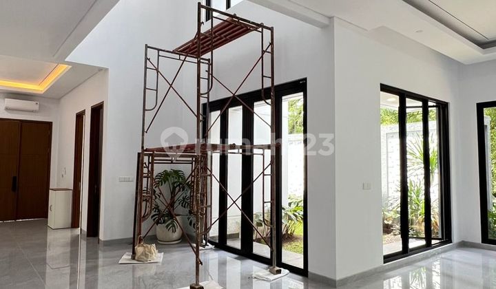 Rumah Mewah 3LT 14,5x18 Siap Huni Di De Latinos BSD Tangerang 10