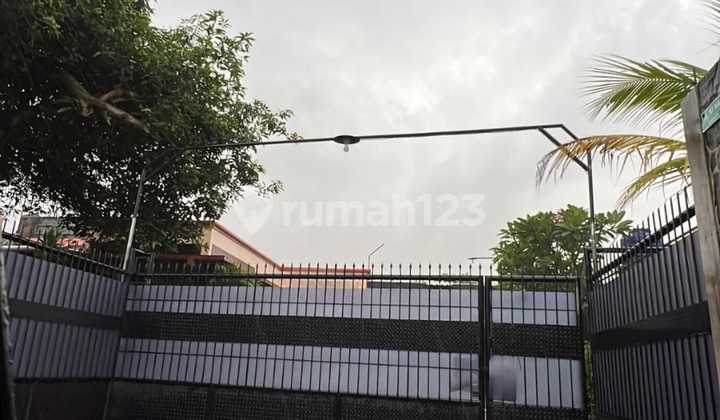 Dijual Rumah Hitung Tanah 20X120 Area Strategis di Bsd City 2