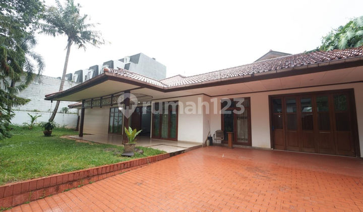 Rumah Klasik Luas 1.300 Meter Siap Huni di Kemang Jakarta Selatan