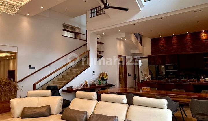 Rumah Mewah Ada Kolam Renang Siap Huni di The Green BSD