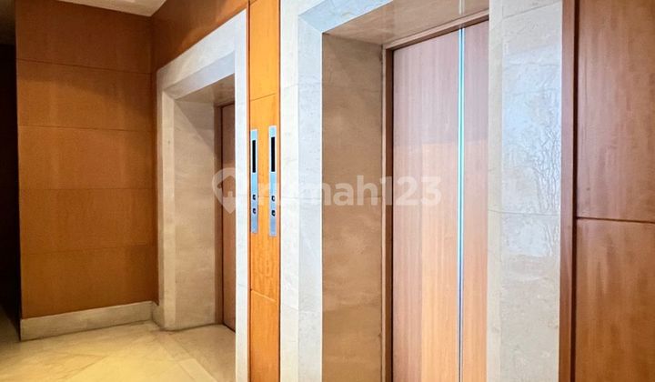 Luxury 4BR Furnished Apartment with City View at Airlangga Ritz Carlton 2