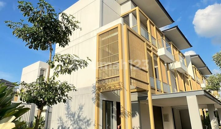 Rumah Mewah 9x16 5+1KT View Taman Di BSD City 