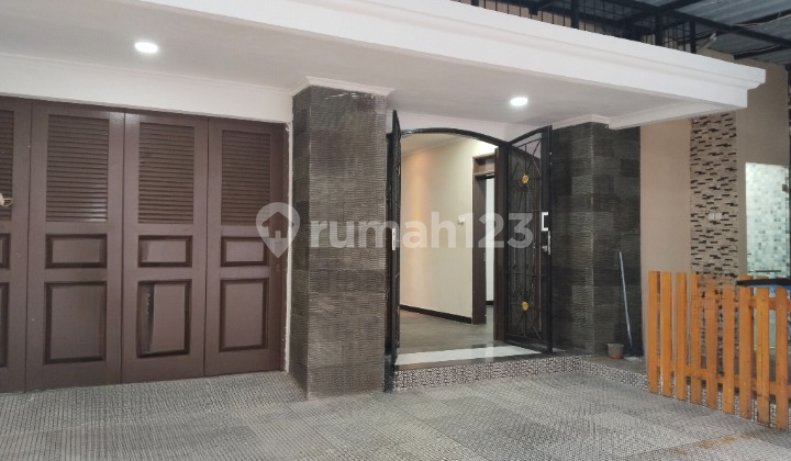 Rumah 3 Lantai Kelapa Gading