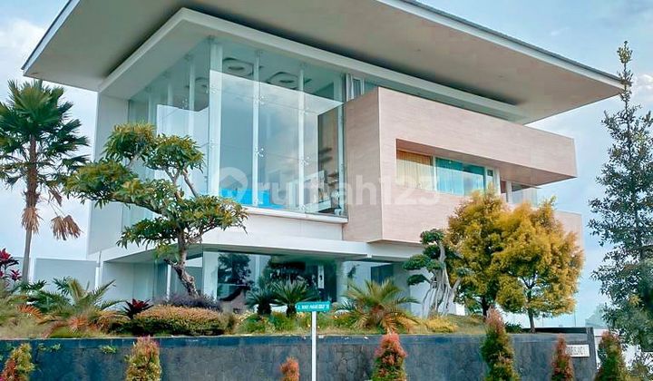 Rumah 4 Lantai Di Bukit Pakar Golf Bandung