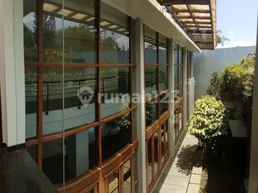 Rumah Villa Bergaya Bali di Dago Pakar Resort Bandung 2