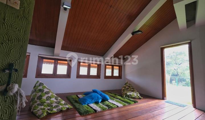 TERMURAH ! Rumah Villa dengan Taman luas siap huni di Dago Bandung