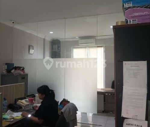 Ready-to-Occupy Shop House in a Strategic Location, Suitable for Jalan Cut Mutia Bekasi 2