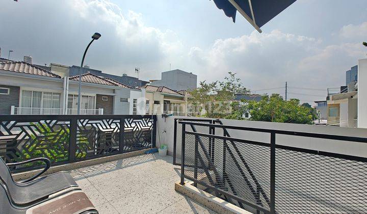 dijual segera Rumah 3 Lantai Bagus di Puri Mansion, Jakarta Barat 2