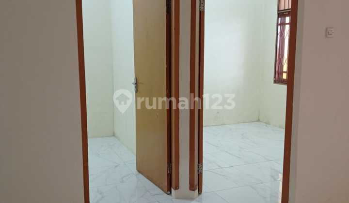 For Sale Ready-to-Occupy House in Cipondoh Makmur Price Rp.950 Million Negotiable 2