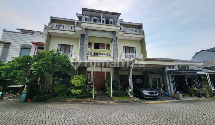 Three-Story House in Modernland Cluster Sakura, a Comfortable and Strategic Residence in the Tangerang City Area 1