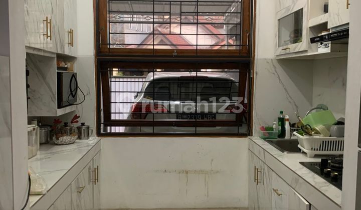 Dijual Rumah 2 Lantai Hadap Timur Banjar Wijaya 2