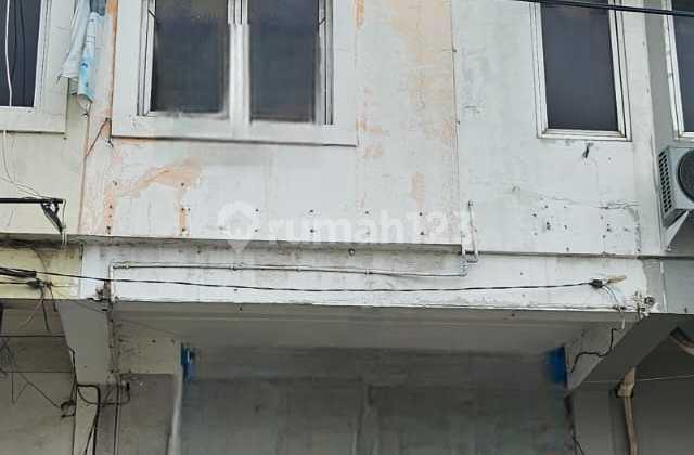 FOR RENT 3.5-story shop house on Jl. Borobudur Raya, Perumnas 2 FOR RENT 3.5-story shop house on Jl. Borobudur Raya, Perumnas 2