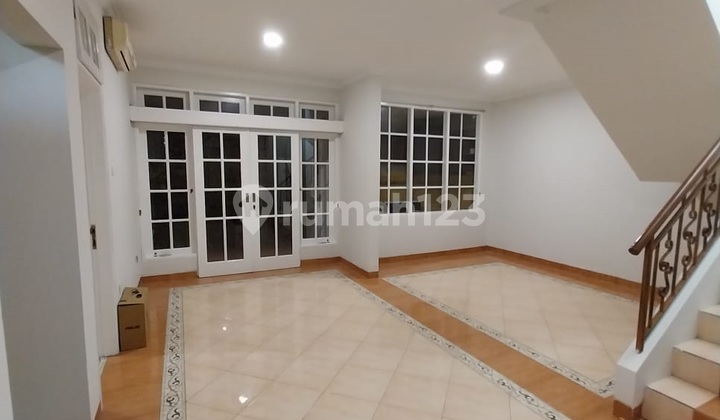 Rumah Disewakan Kondisi Bagus Siap Huni di Legenda Wisata 2