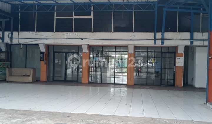 Shop house for rent, ready-to-use office with spacious parking on Ciputat Raya main road. 2
