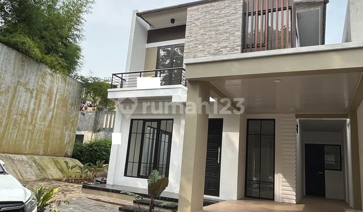 New 2-story renovated house for quick sale in a tourist city.