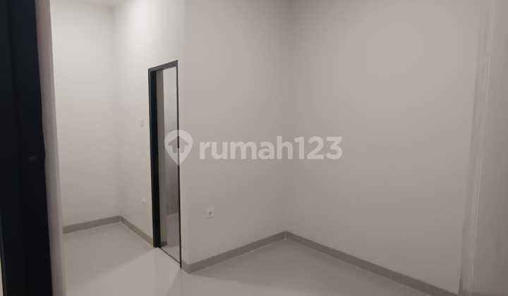 dijual; rumah 2 lantai 4 kamar di citra grand harga nego 2