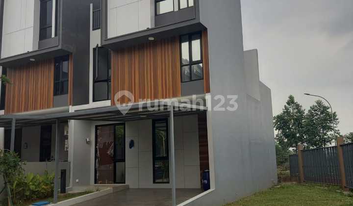 3-Story House For Quick Sale In Tourist City In New Cluster 3-Story House For Quick Sale In Tourist City In New Cluster