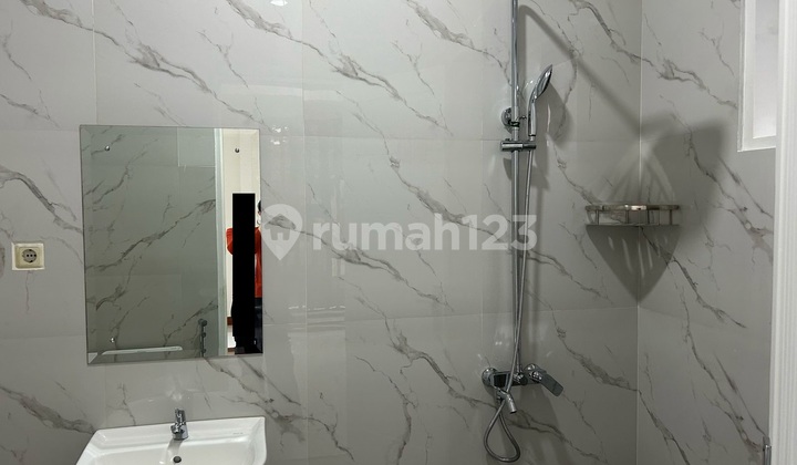 rumah 2 lantai baru renovasi dijual cepat dikota wisata  2