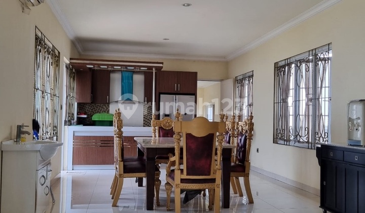 rumah mewah ada kolam renang di boulevard legenda wisata  2