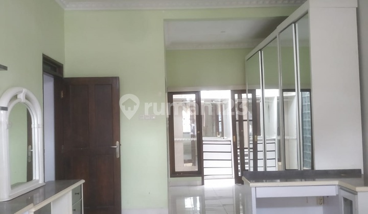 rumah mewah 2 lantai dijual cepat dikota wisata harga nego  2