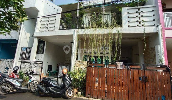 Dijual rumah 2 lantai di perum Gading Elok 1 Karawang 