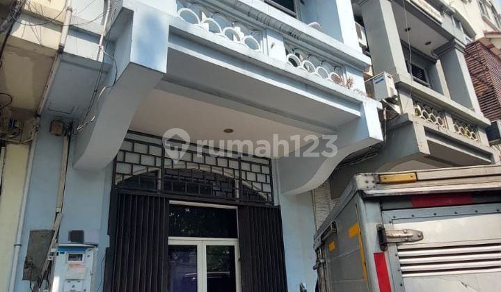 Ruko di Jl. Permata Senayan Jakarta Selatan 75 m HGB Bagus