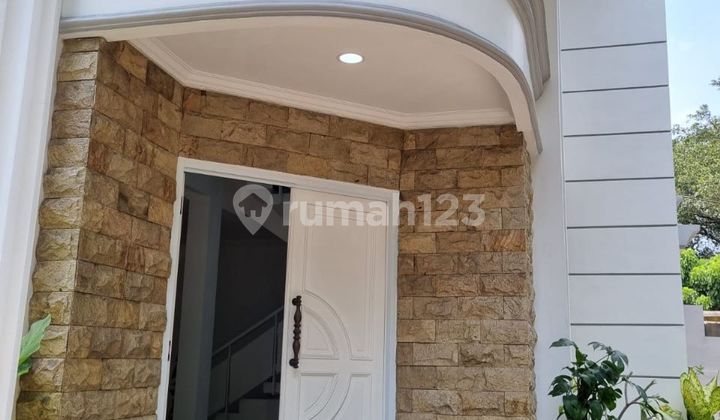 House on Jl. Sungai Sambas Kebayoran Baru South Jakarta. 2 Floors, Good SHM (Freehold Title)