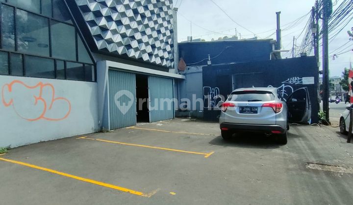 Business Space on Jl. Kebayoran Baru, South Jakarta. 602 m² with good SHM (Certificate of Ownership). Business Space on Jl. Kebayoran Baru, South Jakarta. 602 m² with good SHM (Certificate of Ownership).