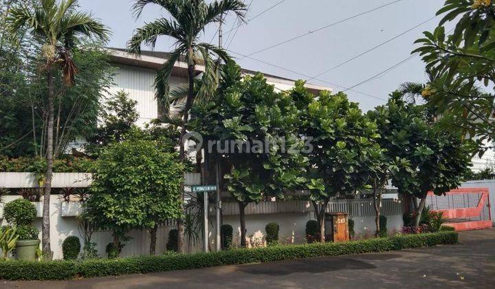 Rumah di Jl. Permata Hijau Jakarta Selatan. SHM Bagus Timur 1