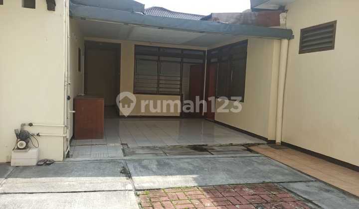 Rumah Bagus Murah. Rawamangun Dijaman Besar Pinggir Jalan. Cocok Buat Tempat Tinggal, Usaha Dan Kantor. Akses Jalan 4 Mobil