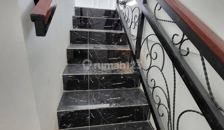 Rumah 2 Lantai Bagus di 8 Ilir, Palembang 21