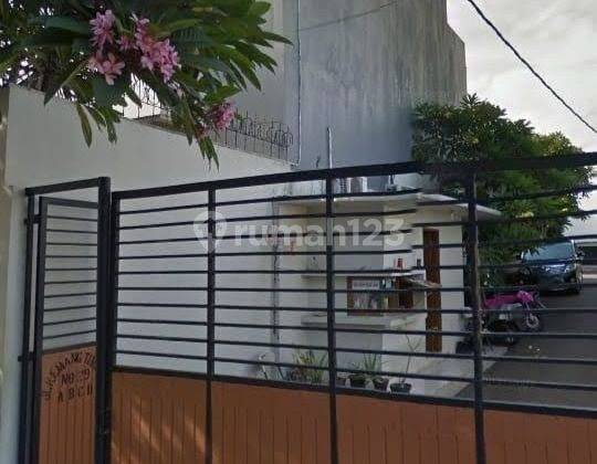 Rumah mewah dan modern Semi-Furnished Kemang Jakarta Selatan SHM 2