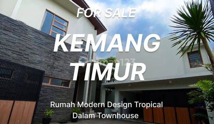 Jual rumah mewah lingkungan tenang dan nyaman area Kemang jaksel 1